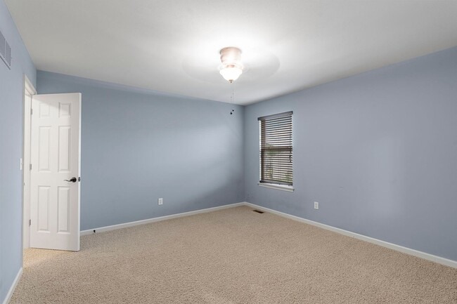 Building Photo - Stunning Former Display Home on a Quiet Cu...