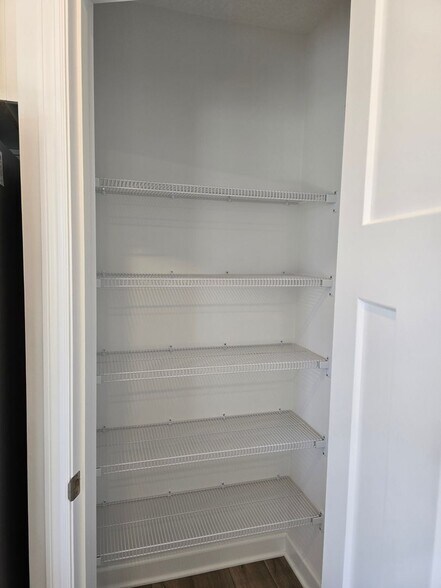 Building Photo - 1103 Middlefield Rd