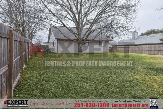 Building Photo - Charming Corner Lot Retreat: 3-Bedroom Hav...