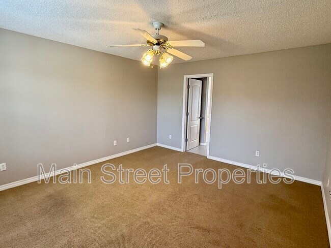 Building Photo - 2121 Pin High Dr