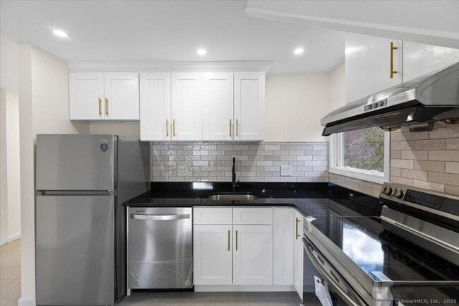 Building Photo - 590 Whitney Ave