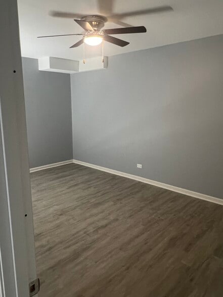 Building Photo - 1 River Hills Ct