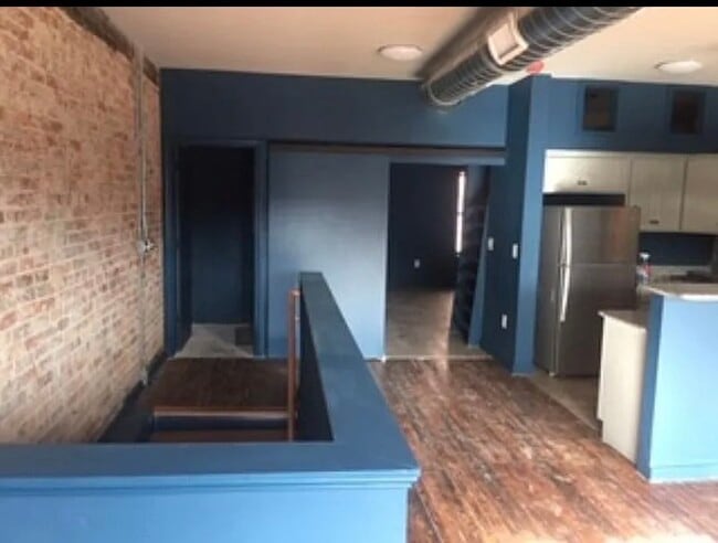 Building Photo - 127 Person St
