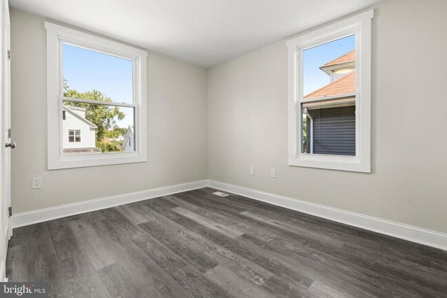 Building Photo - 505 McCabe Ave