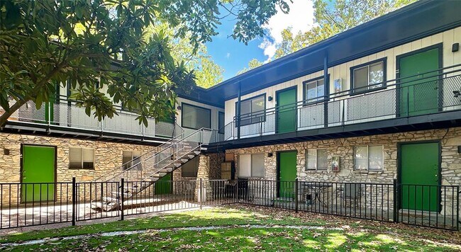 Primary Photo - 2711 Hemphill Park
