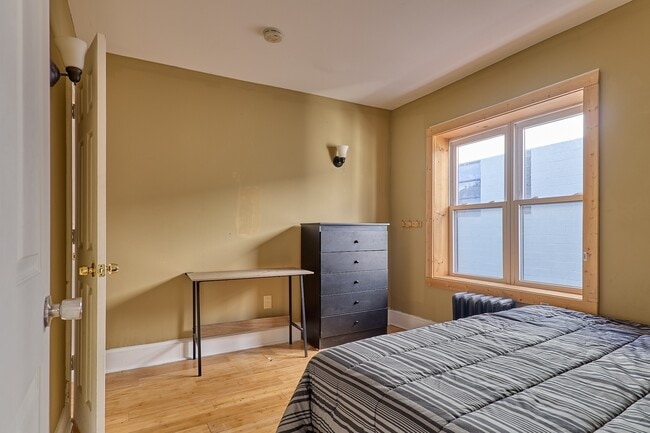 Building Photo - 198 Court St