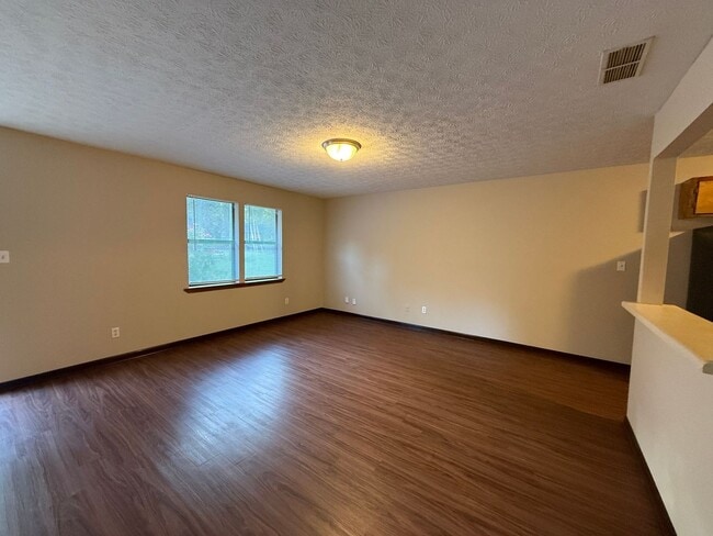 Building Photo - Smokerise Park - 2BR/1BA East Athens Living