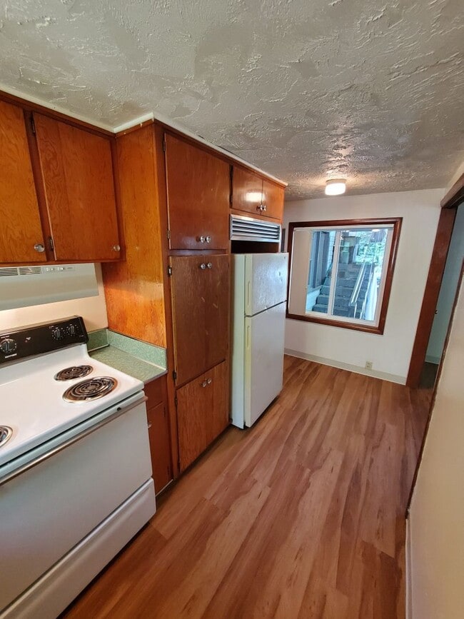 Building Photo - 1395hi