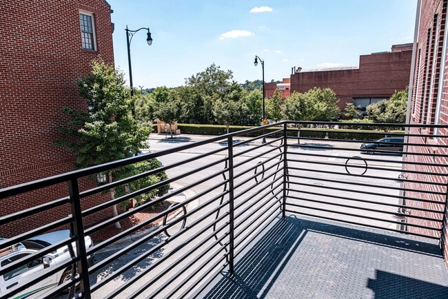 Building Photo - Luxurious Condo in Downtown Fayetteville