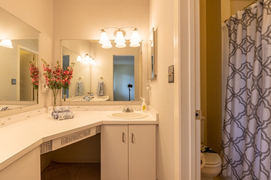 Building Photo - 6903 Jones View Dr