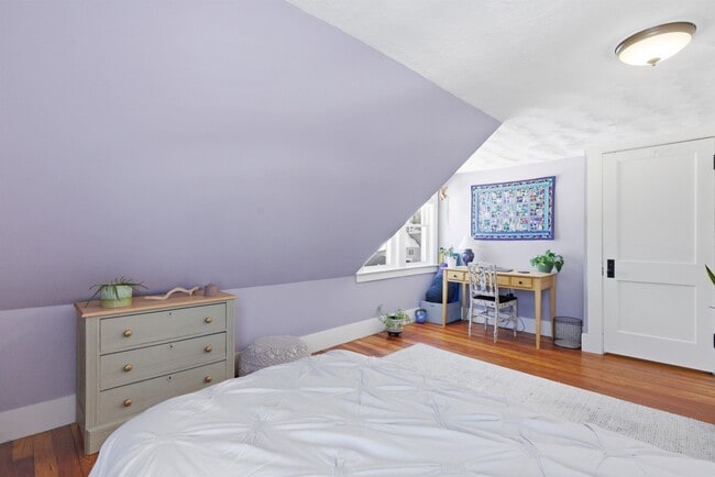 Building Photo - 26 Snow St