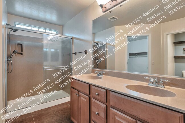 Building Photo - 8261 N Converse Ct