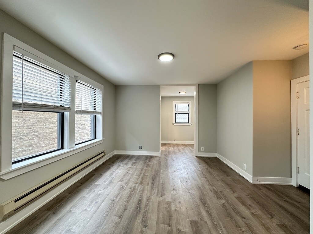 Building Photo - 4349 N Damen Ave