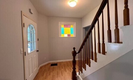 Building Photo - Come Rent This Lovely Home