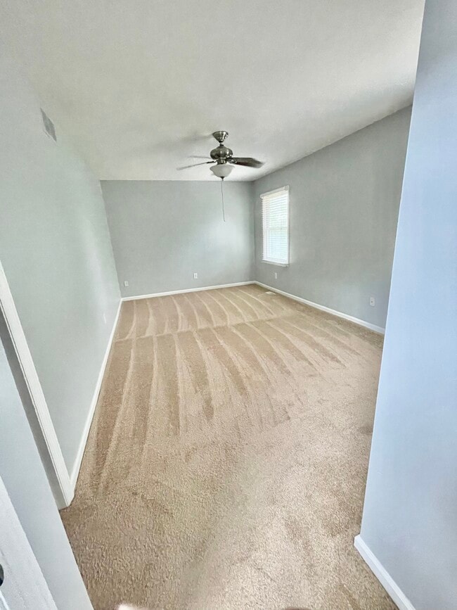 Building Photo - 1150 Horsemans Ln