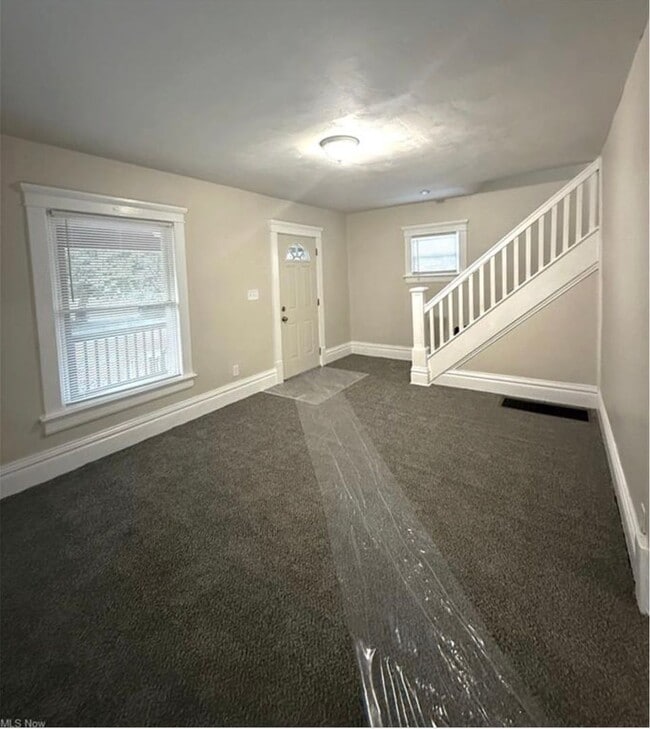 Building Photo - 3 Bedroom with Massive Primary Suite and Flexible Bonus Space