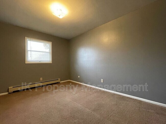 Building Photo - 1411 6th Ave S