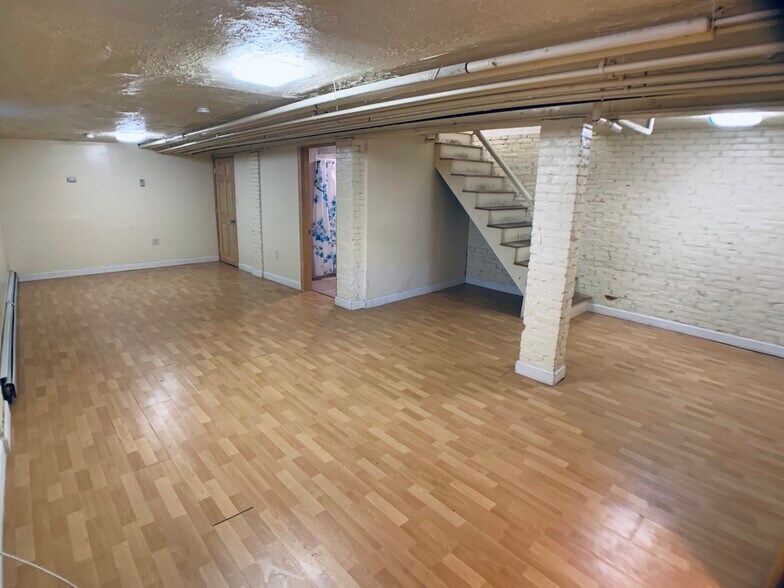 Building Photo - 65 Pleasant St