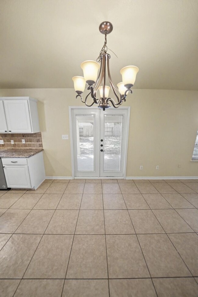 Building Photo - Beautiful 5-Bedroom Home in Schertz - Realtor Commission: $500