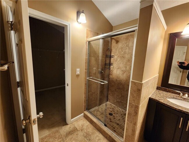 Building Photo - 350 Saddle Bridge Dr