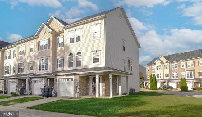 Building Photo - 45571 Catalina Ln