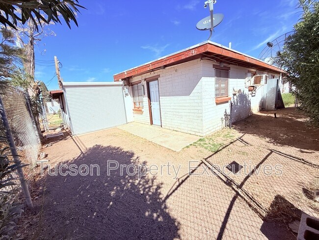 Building Photo - 3274 E Benson Hwy