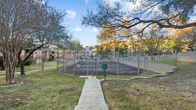 Building Photo - Spyglass Hill