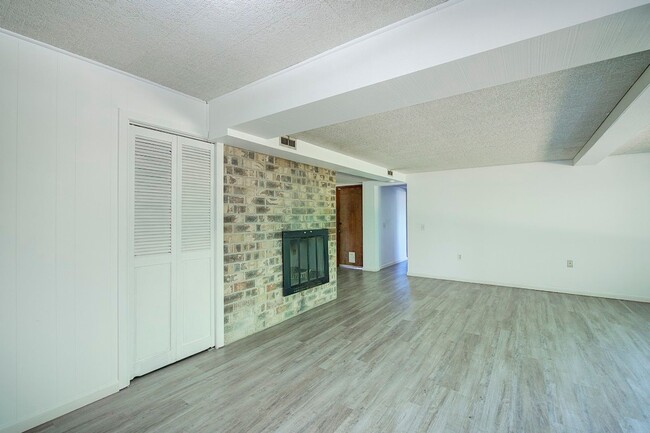 Building Photo - 5Bd/3Ba Edmonds House