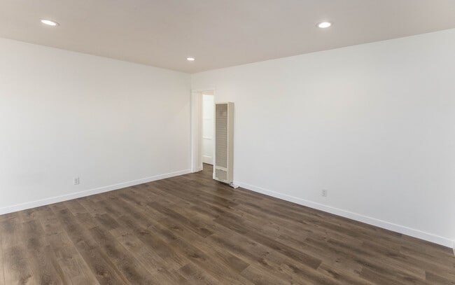 Building Photo - 740 Flower Ave