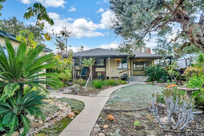 Building Photo - Charming Talmadge/Kensington detached home...