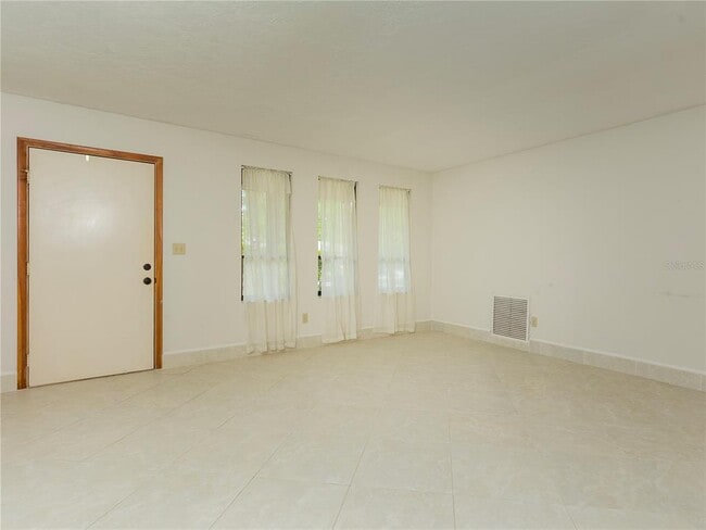 Building Photo - 6112 NW 52nd Terrace