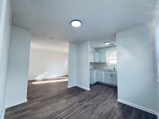 Building Photo - 2079 Laverne Ct