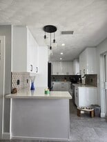 Building Photo - 1634 NE 4th Pl