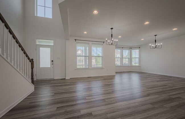 Building Photo - Large Family Home in Middletown, New and Upcoming area