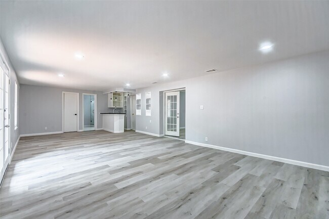 Building Photo - 5122 W Bellfort Ave