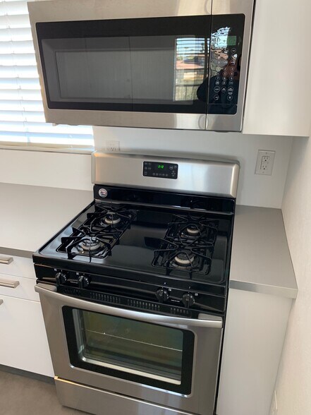 Building Photo - 746 W Turney Ave, Apt 8