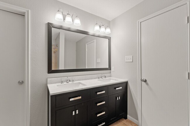 Building Photo - 15403 Harris Canyon Ln