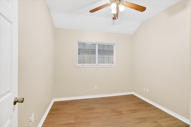 Building Photo - 3726 Sunnyville Dr