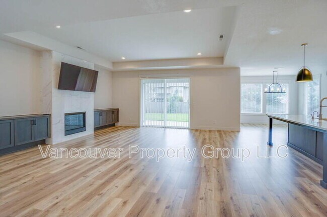 Building Photo - 15103 NE 98th Cir