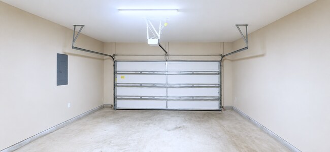 Building Photo - 14143 Medina Dr