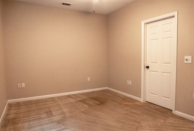 Building Photo - 2299 Del Carmel Way
