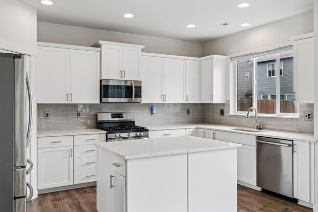 Building Photo - 6813 Sweetgum Ave NE