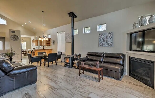 Family & Dinning - 210 W Cedar Ave