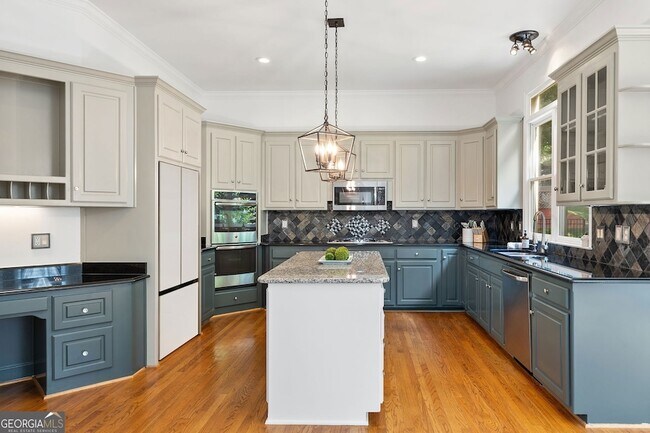 Building Photo - 5170 Deerlake Dr