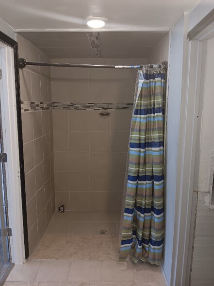 Building Photo - 126 Putnam St SW