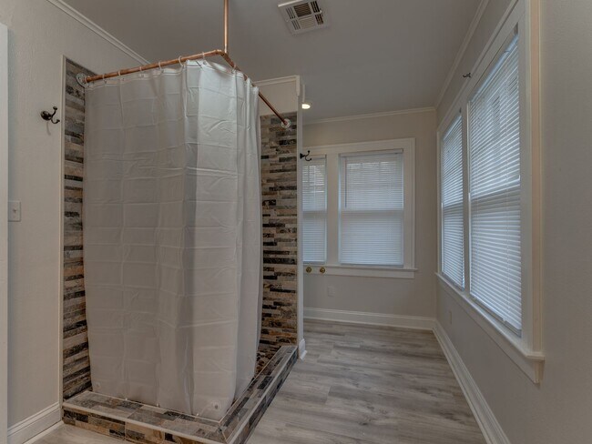 Building Photo - 3 Bedroom 2 Bath home in Shawnee!