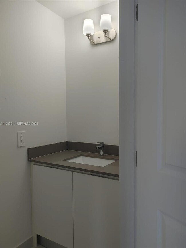 Building Photo - 1280 N Flagler Ave