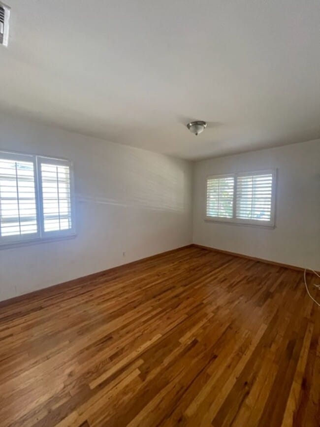 Building Photo - Westchester Home Perfect for Plant/Garden ...