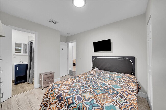 Building Photo - 2784 NW 9th St