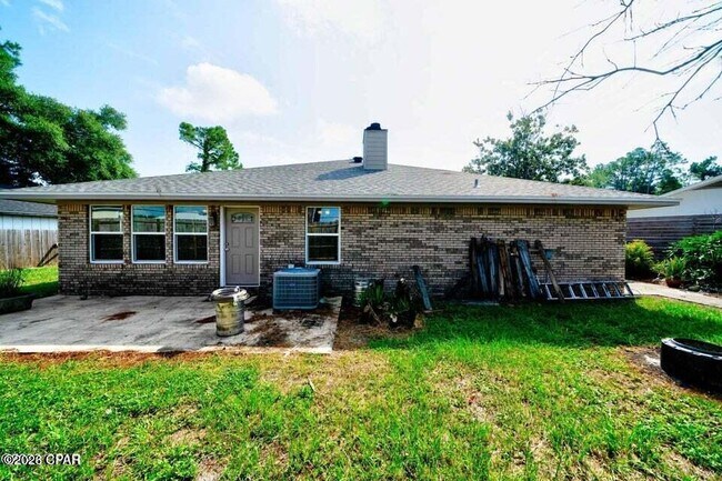 Building Photo - 350 Greenwood Cir